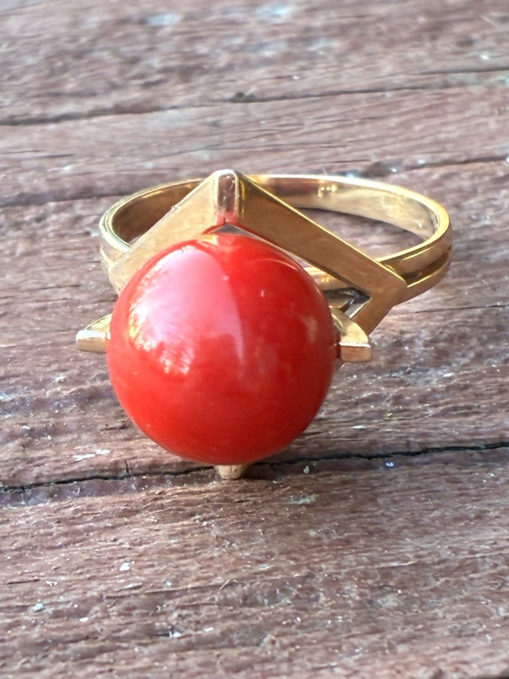 Gold Ring with Vibrant Red Cabochon Accent - Picture 7 of 7